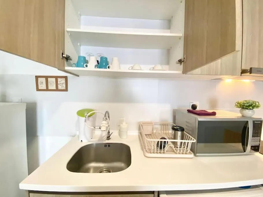 Tropicana 218 Macalister #Homely #Georgetown #Infinity Pool #Near Island Hospital #6Pax #2Br 2Bath #2Queen 2Single #Quality Well Maintained #Private Host Apartmán George Town