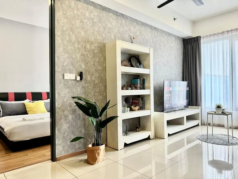 Tropicana 218 Macalister #Homely #Georgetown #Infinity Pool #Near Island Hospital #6Pax #2Br 2Bath #2Queen 2Single #Quality Well Maintained #Private Host Apartmán