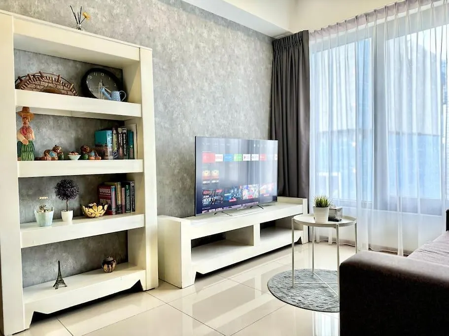 Tropicana 218 Macalister #Homely #Georgetown #Infinity Pool #Near Island Hospital #6Pax #2Br 2Bath #2Queen 2Single #Quality Well Maintained #Private Host Apartmán George Town