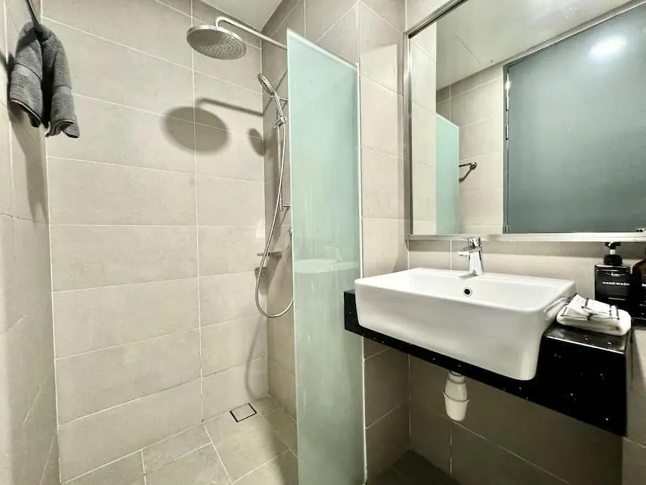Apartmán Tropicana 218 Macalister #Homely #Georgetown #Infinity Pool #Near Island Hospital #6Pax #2Br 2Bath #2Queen 2Single #Quality Well Maintained #Private Host