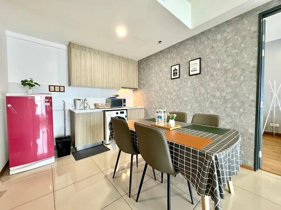 Tropicana 218 Macalister #Homely #Georgetown #Infinity Pool #Near Island Hospital #6Pax #2Br 2Bath #2Queen 2Single #Quality Well Maintained #Private Host George Town