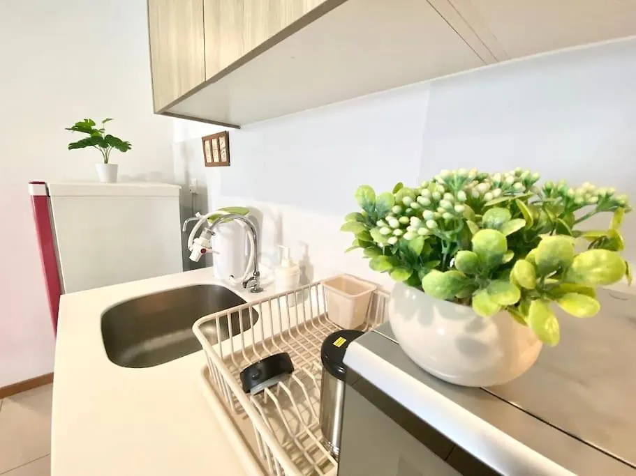 Tropicana 218 Macalister #Homely #Georgetown #Infinity Pool #Near Island Hospital #6Pax #2Br 2Bath #2Queen 2Single #Quality Well Maintained #Private Host Apartmán