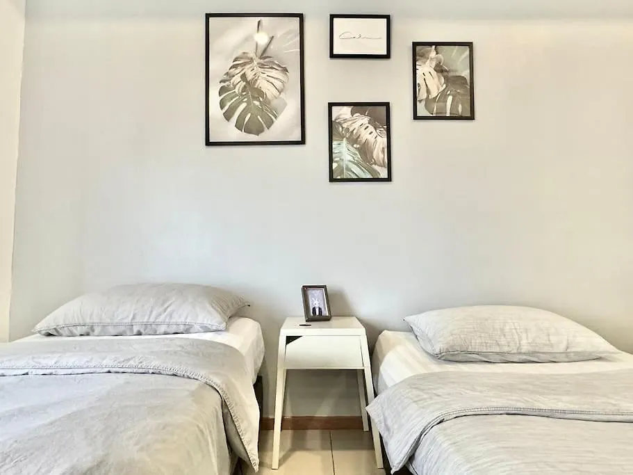 Tropicana 218 Macalister #Homely #Georgetown #Infinity Pool #Near Island Hospital #6Pax #2Br 2Bath #2Queen 2Single #Quality Well Maintained #Private Host Apartmán George Town