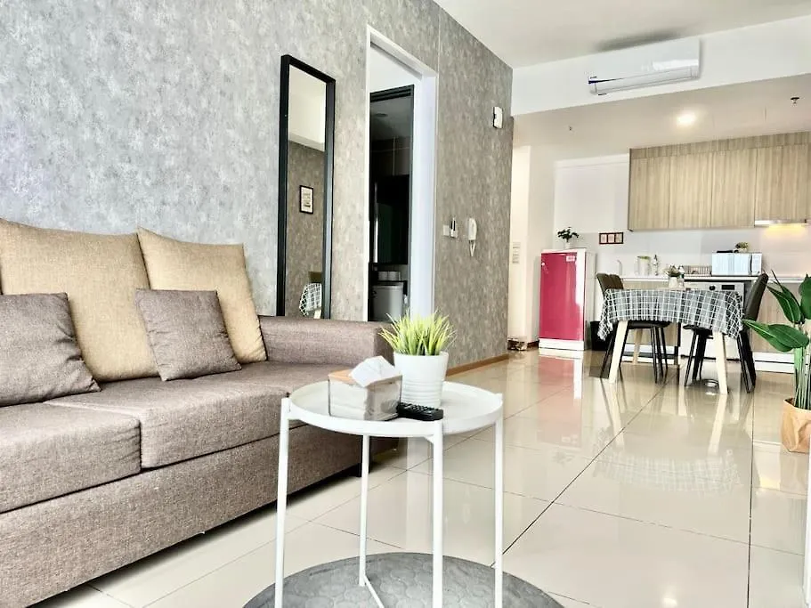 Tropicana 218 Macalister #Homely #Georgetown #Infinity Pool #Near Island Hospital #6Pax #2Br 2Bath #2Queen 2Single #Quality Well Maintained #Private Host Appartement George Town
