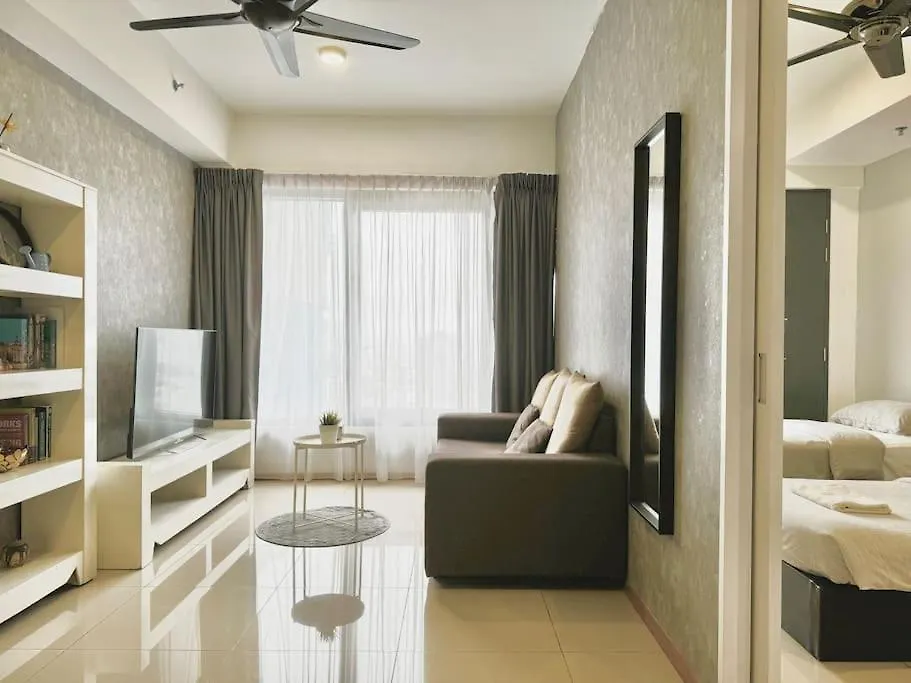 Tropicana 218 Macalister #Homely #Georgetown #Infinity Pool #Near Island Hospital #6Pax #2Br 2Bath #2Queen 2Single #Quality Well Maintained #Private Host
