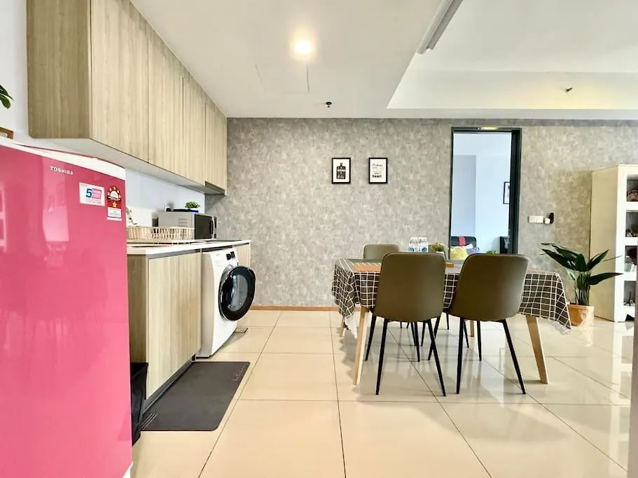 Appartement Tropicana 218 Macalister #Homely #Georgetown #Infinity Pool #Near Island Hospital #6Pax #2Br 2Bath #2Queen 2Single #Quality Well Maintained #Private Host Maleisië